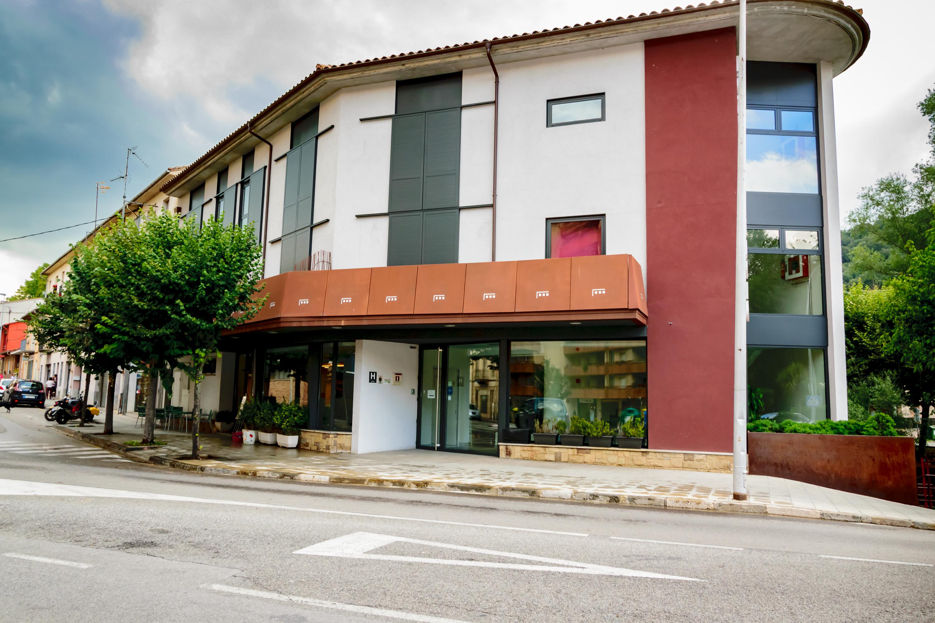 Hotel Estacio (Adults Only) Olot Buitenkant foto