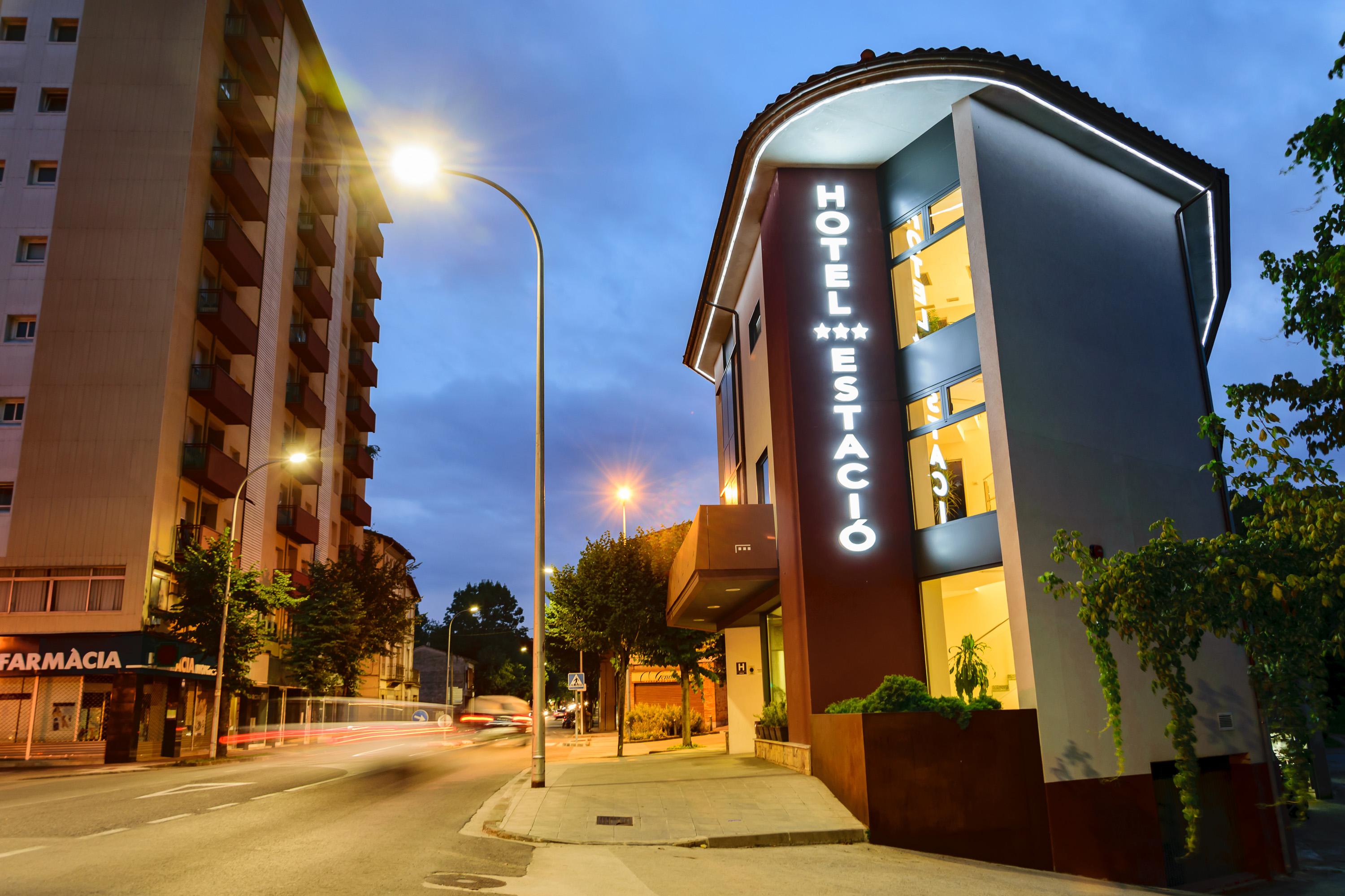 Hotel Estacio (Adults Only) Olot Buitenkant foto
