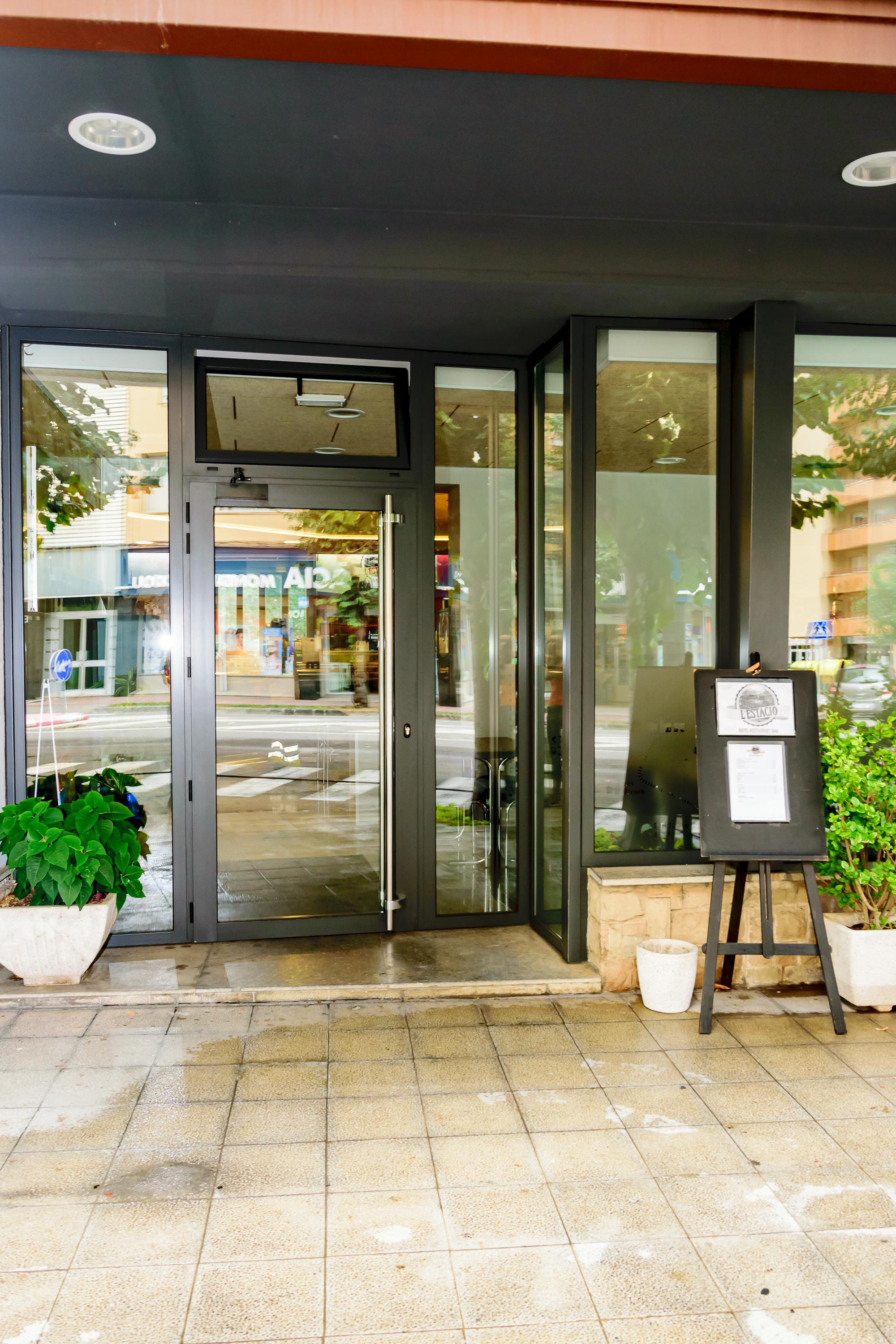 Hotel Estacio (Adults Only) Olot Buitenkant foto