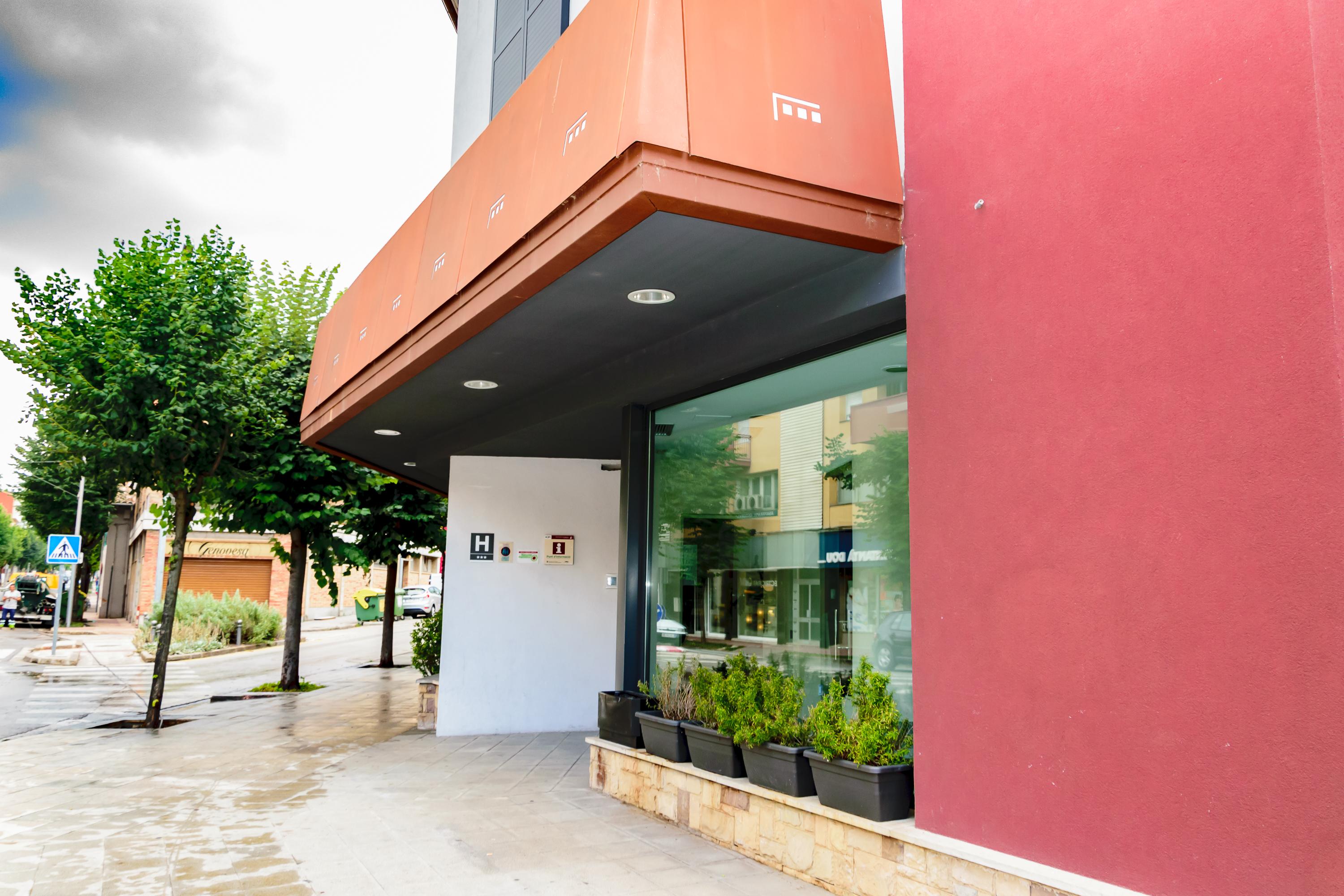 Hotel Estacio (Adults Only) Olot Buitenkant foto